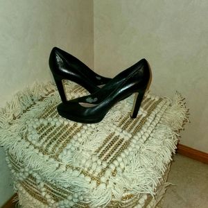 Vince Camuto black pumps